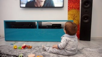  If given a choice between TV and toys, a baby will likely choose TV. - When can baby watch TV & how to control it | Baby Journey 