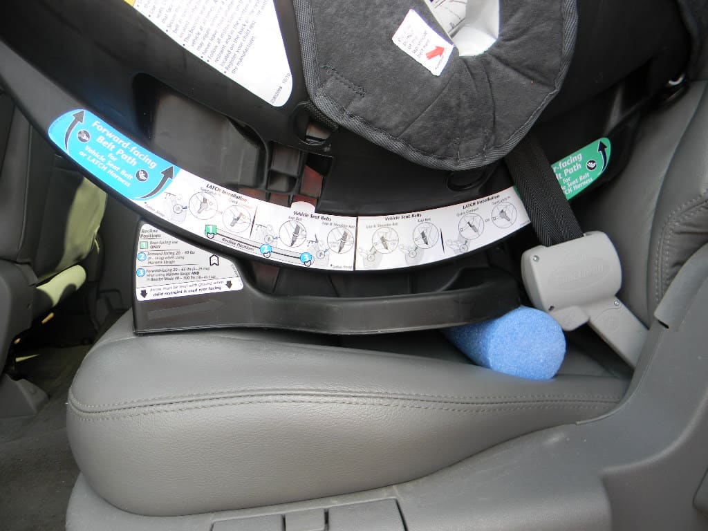 The Evenflo SureRide DLX installs via seat belt or LATCH system (Source: Tachkit)