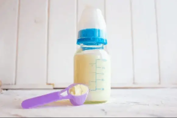 It may be confusing to new parents to know when to switch cow’s milk formula to soy-based. - How to Tell if Your Baby Needs Soy Formula | Baby Journey 