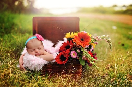 20 Irresistibly Adorable Newborn Portrait Ideas For 2024