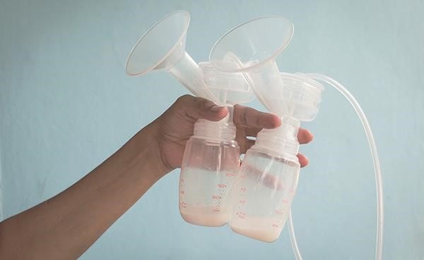 If you are a frequent traveler or need to be outdoors for the most part, a portable breast pump works for you best. - Best Breast Pump | Baby Journey