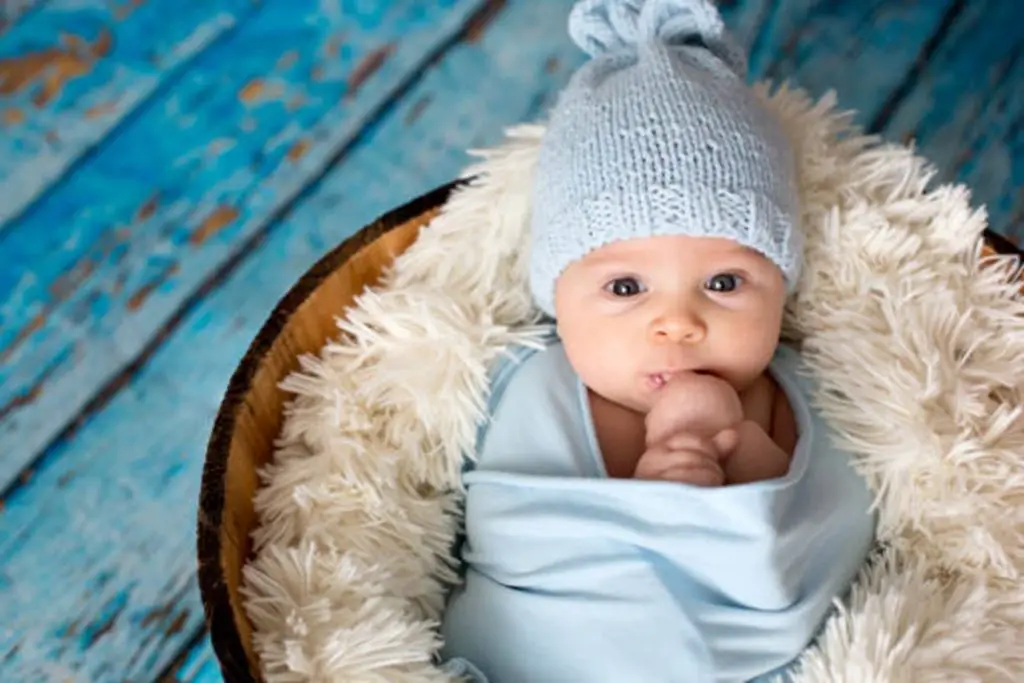 Baby with blue hat - Baby Journey