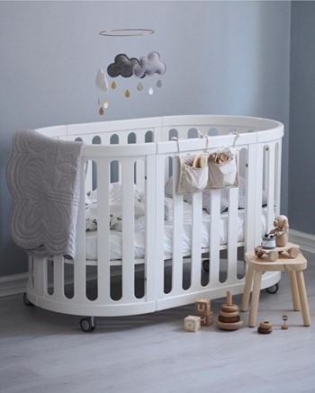 Cute Crib Design with Adjustable Mattress Position | Best Cribs for Short Moms | Baby Journey
