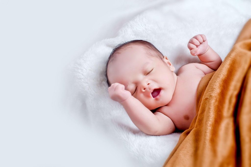 Newborn baby napping in baby crib - Baby must haves newborn baby essentials - Baby Journey