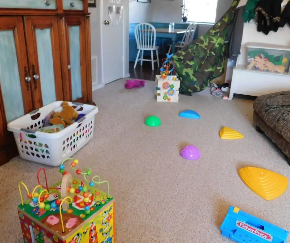 A shapes indoor obstacle course idea for toddlers - Best Toddler Obstacle Course Ideas to Build Your Child's Gross Motor Skills - Baby Journey