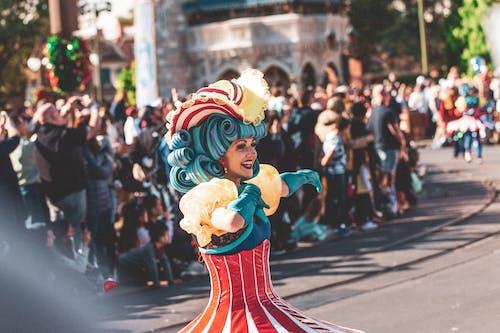 Go for free activities and parades as one of the best Disney World money-saving tips on how to save money on a Disney vacation - How to save money at Disney World - Baby Journey