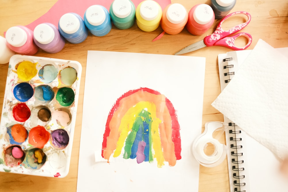 Use a variety of teaching methods such as watercolor painting, arts and crafts - How Does Homeschooling Work - Baby Journey