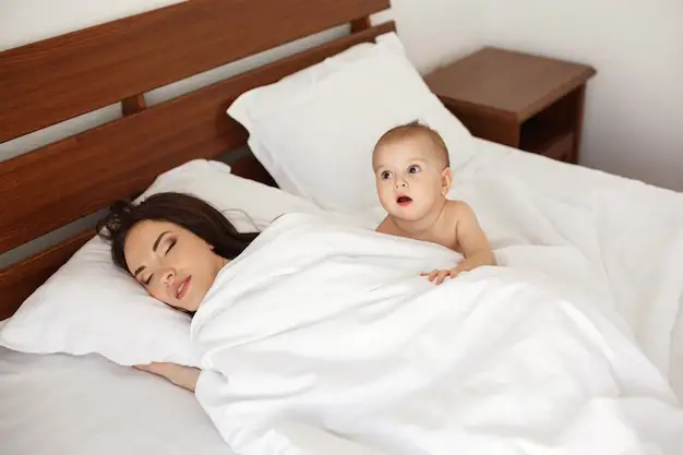 Baby stays awake - Why Does My Baby Fight Sleep - Baby Journey