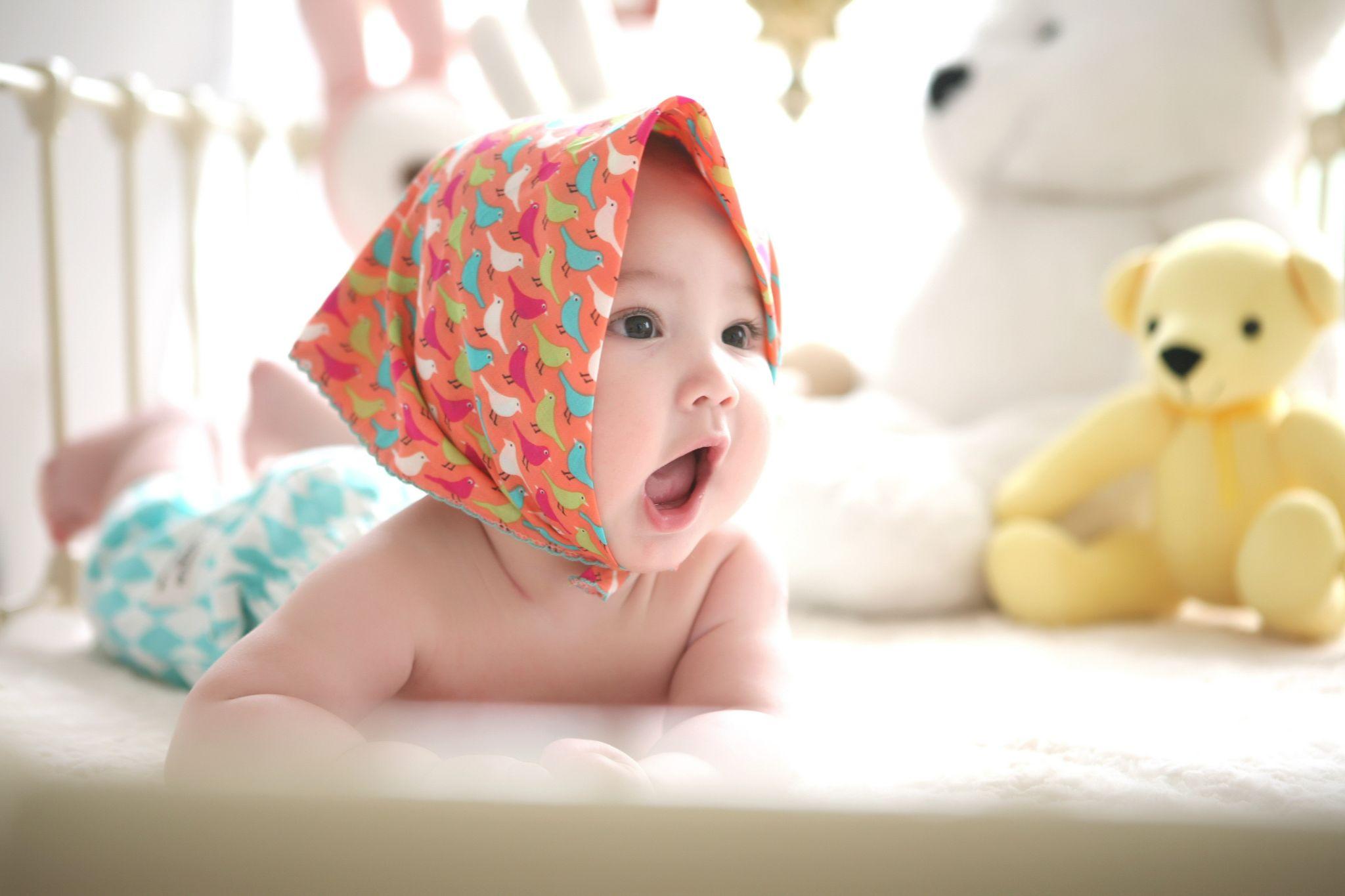 A look where the headband is the highlight - Newborn Photoshoot - Baby Journey