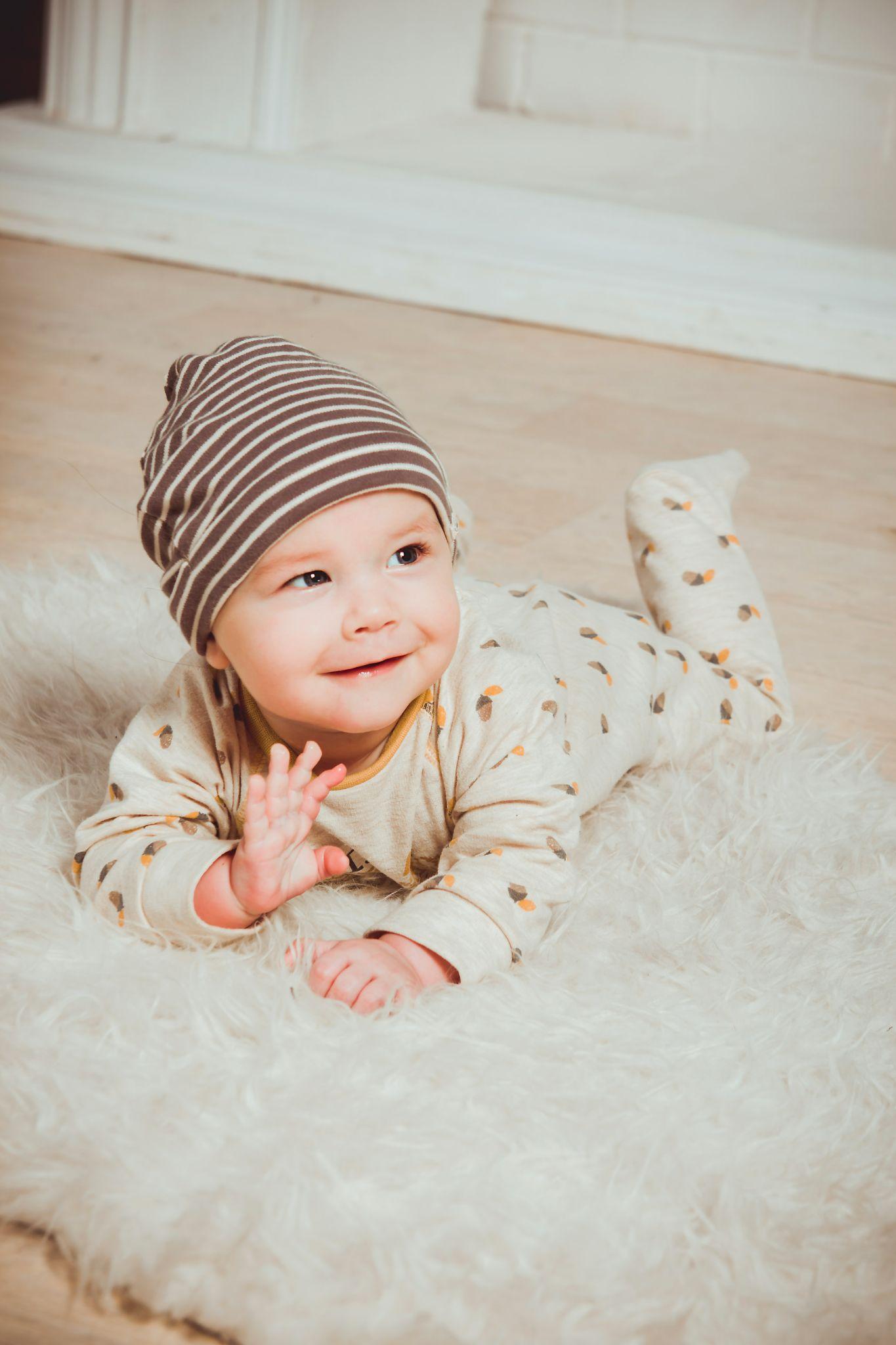 DIY newborn photoshoot at home - Newborn Photoshoot - Baby Journey