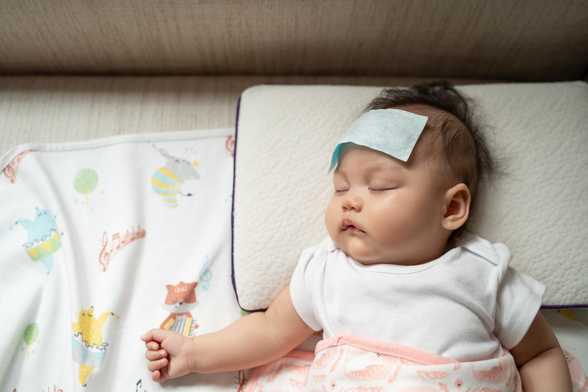 A sleeping baby with signs of fever in babies - Baby Fever in Infants, High Fever in Kids - babyjourney.net
