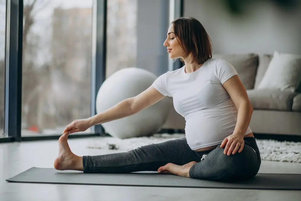 Do prenatal yoga - Fun things to do while pregnant - babyjourney.net parenting blogs