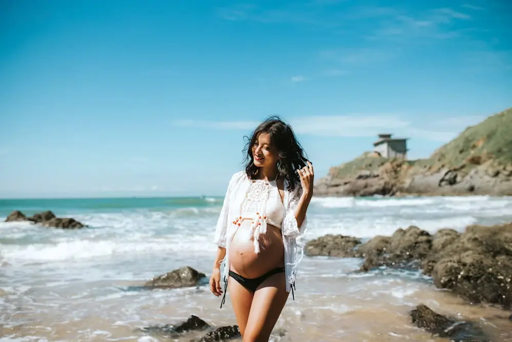 Pregnant lady going on a babymoon - fun things to do while pregnant with husband - Baby Journey parenting blogs